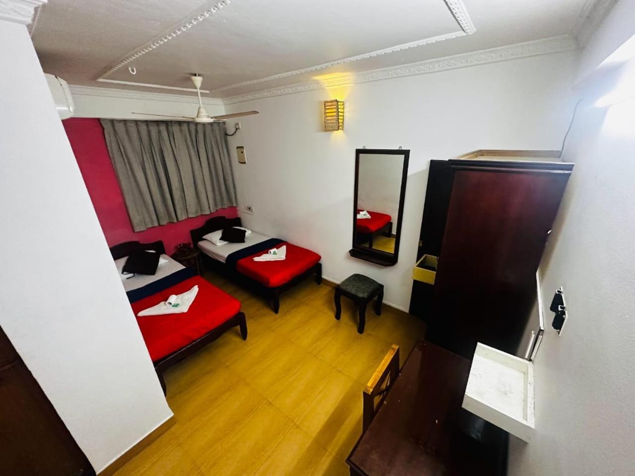 Xhostel Hostel Kochi Bagian luar foto